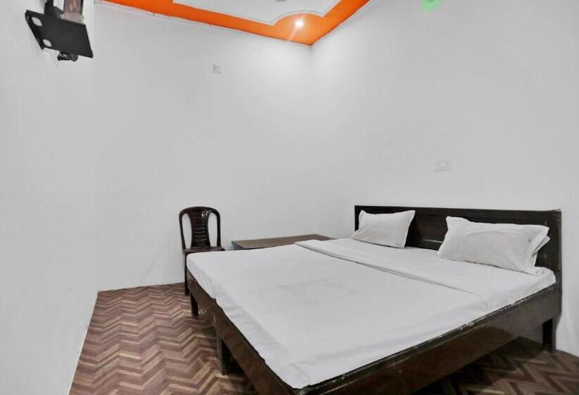 Quarto Triplo Estandar, Spot On Shashank Plaza