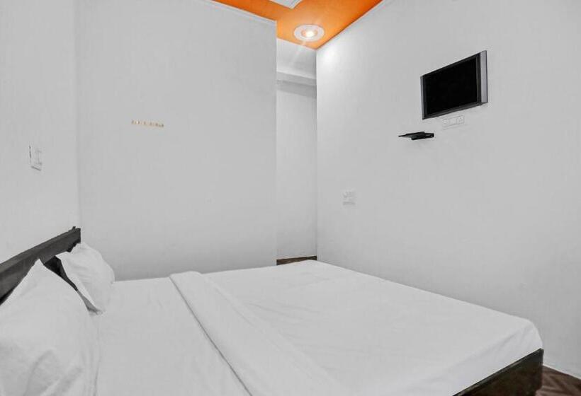 Quarto Triplo Estandar, Spot On Shashank Plaza