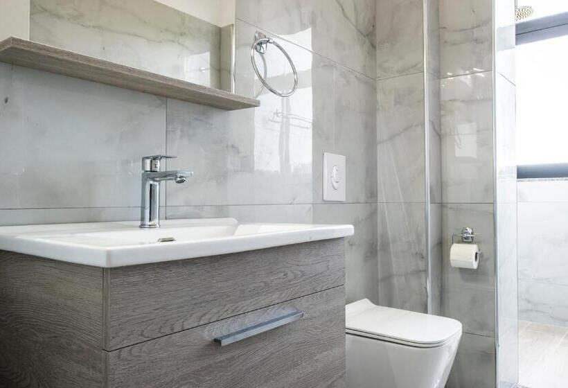 חדר דלוקס עם מרפסת נוף לים, Wait  N Sea