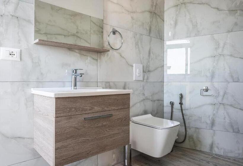 חדר סטנדרט נוף לים עם מרפסת, Wait  N Sea