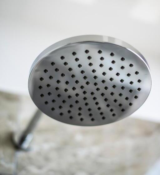 חדר משפחתי נוף לים, Wait  N Sea