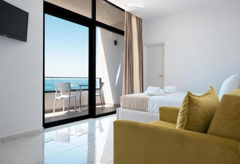 חדר משפחתי, Wait  N Sea