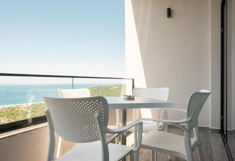 סוויטה משפחתית, Wait  N Sea