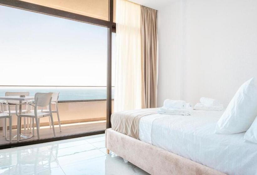 סוויטה משפחתית, Wait  N Sea