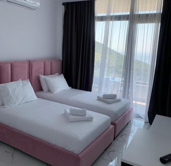 סוויטה משפחתית, Wait  N Sea