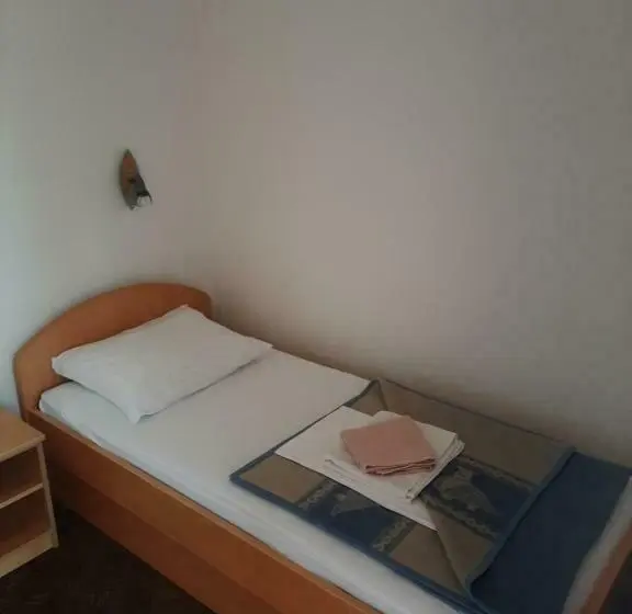 اتاق استاندارد, Anđela