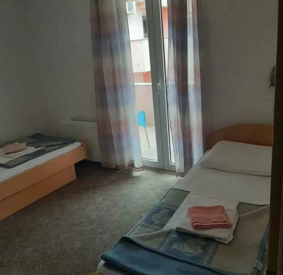 اتاق استاندارد با بالکن, Anđela