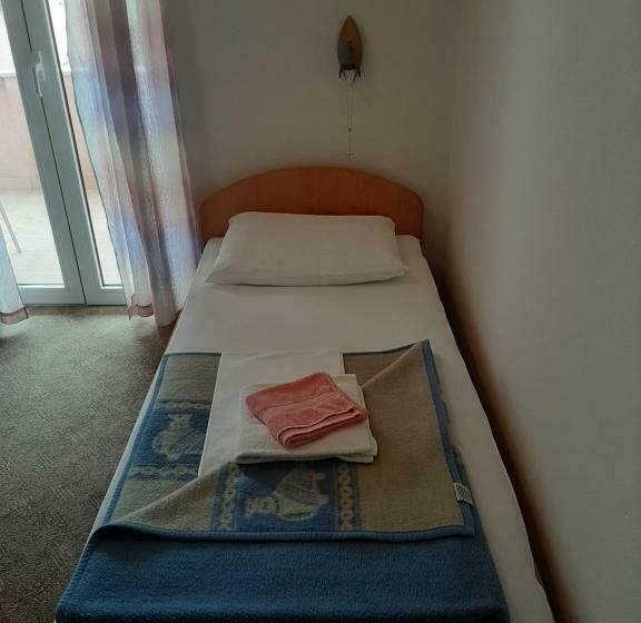 اتاق استاندارد با بالکن, Anđela