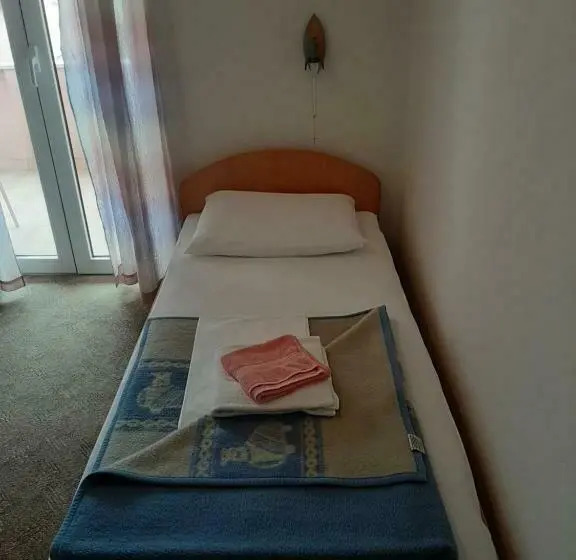 اتاق استاندارد با بالکن, Anđela