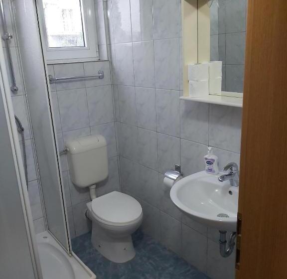 اتاق استاندارد با بالکن, Anđela