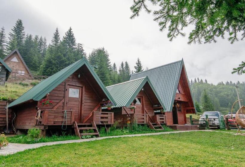 بانگلوی سوپریور, Komovi Kobil Do Guesthouse