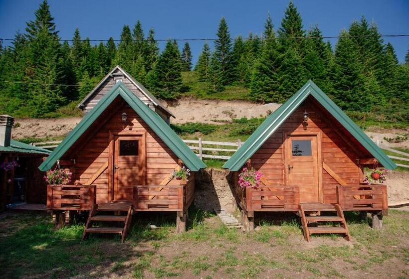 بانگلوی سوپریور, Komovi Kobil Do Guesthouse