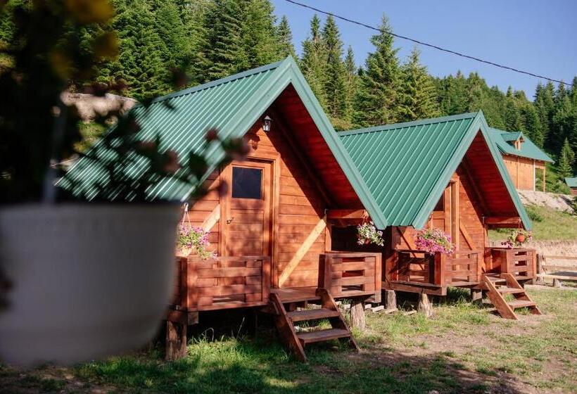 بانگلوی سوپریور, Komovi Kobil Do Guesthouse