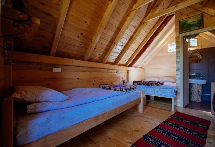 بانگلوی سوپریور, Komovi Kobil Do Guesthouse