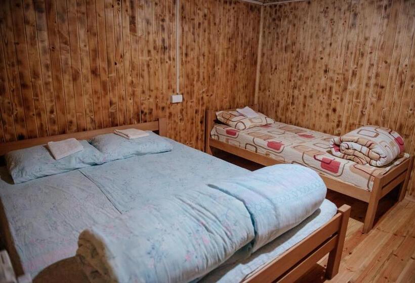 اتاق استاندارد چهار تخته, Komovi Kobil Do Guesthouse