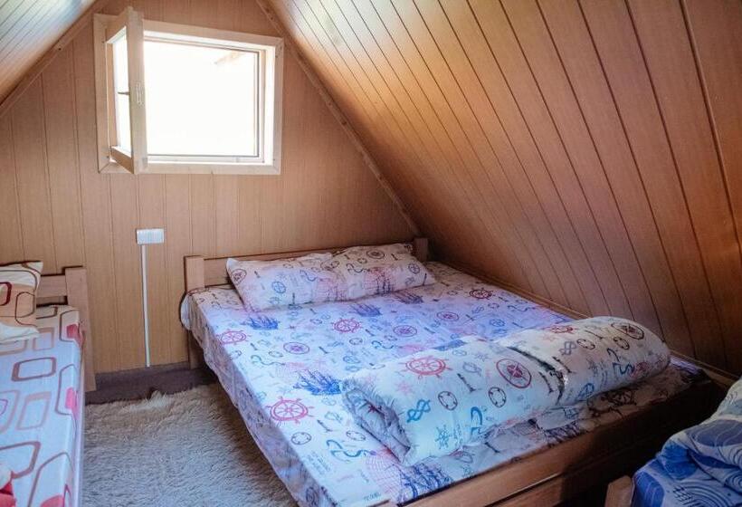 اتاق استاندارد چهار تخته, Komovi Kobil Do Guesthouse