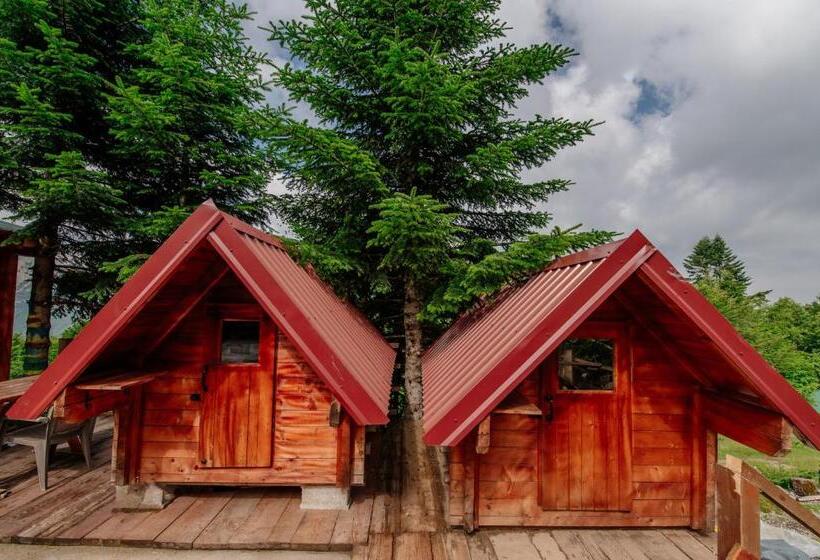 بانگلوی استاندارد, Komovi Kobil Do Guesthouse