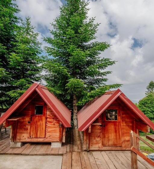 بانگلوی استاندارد, Komovi   Kobil Do Guesthouse