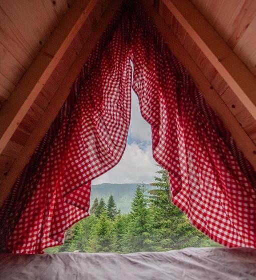 بانگلوی لوکس, Komovi Kobil Do Guesthouse