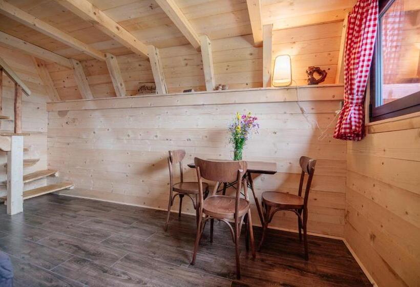 بانگلوی لوکس, Komovi Kobil Do Guesthouse