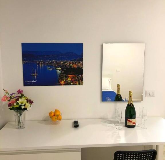 חדר סטנדרט לארבעה, Pompei Art