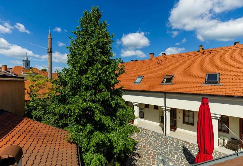 スタンダードスタジオ, Servita Udvarház Eger