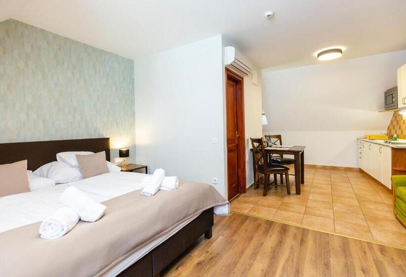 １ベッドルームのデラックスアパートメント, Servita Udvarház Eger