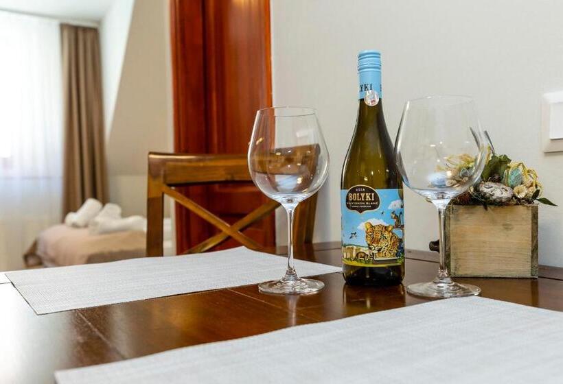 １ベッドルームのデラックスアパートメント, Servita Udvarház Eger