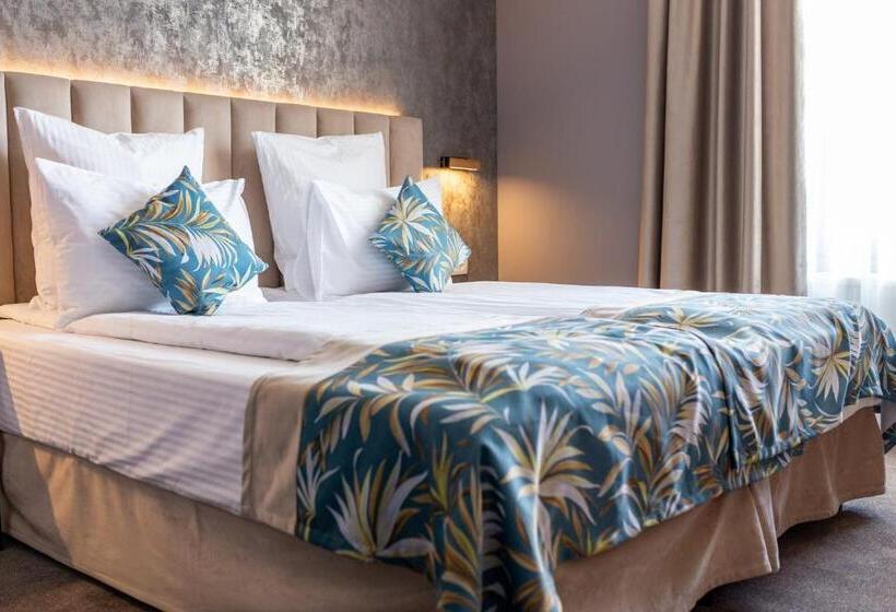 חדר סופריור, Joyme