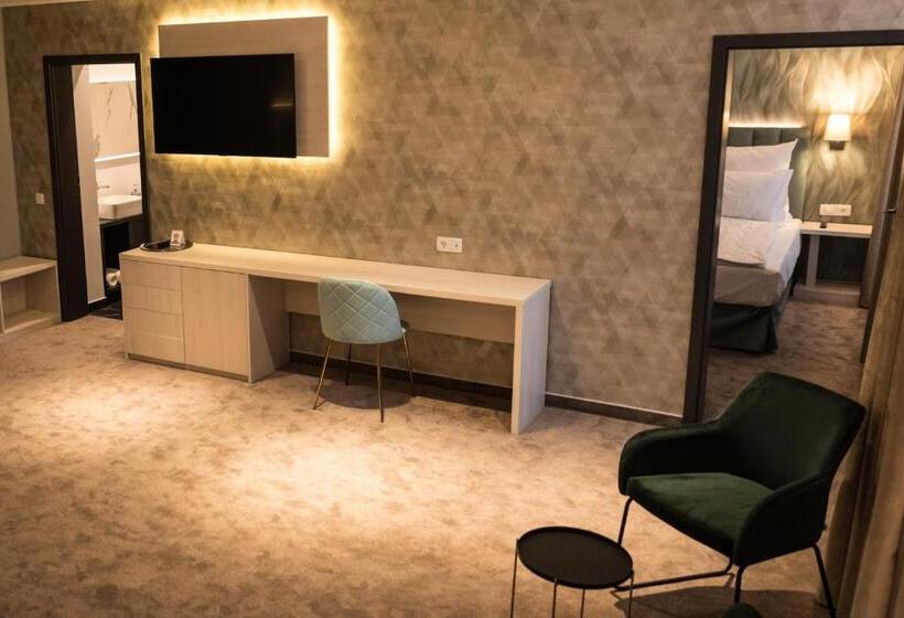 דירת חדר דלוקס, Joyme