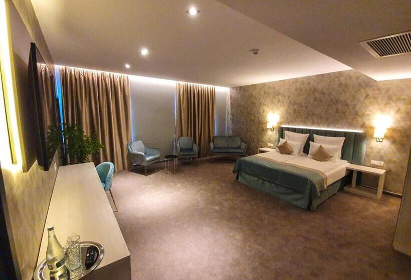 דירת חדר דלוקס, Joyme