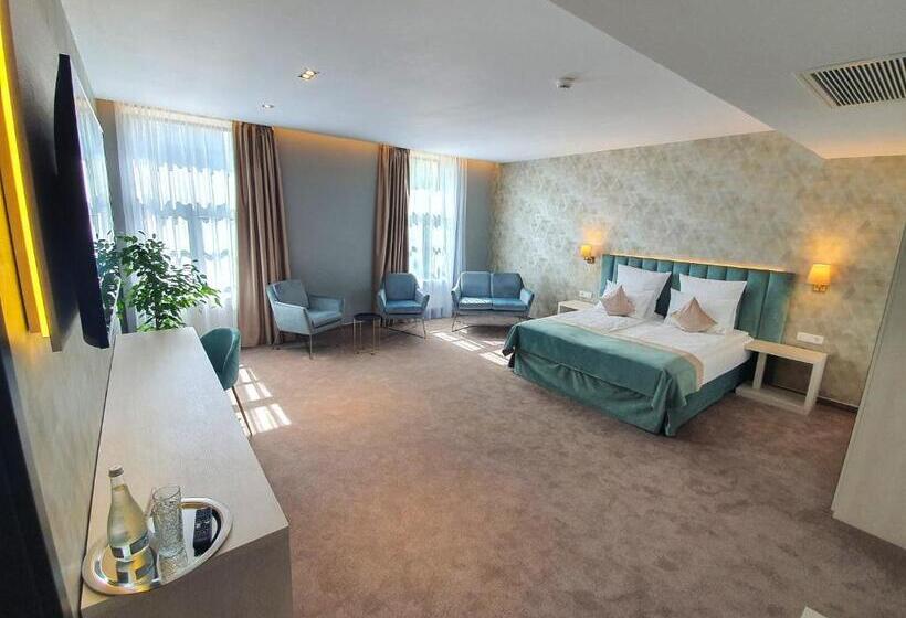 דירת חדר דלוקס, Joyme