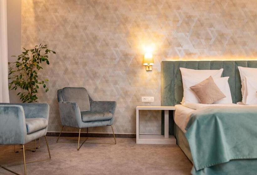 דירת חדר דלוקס, Joyme