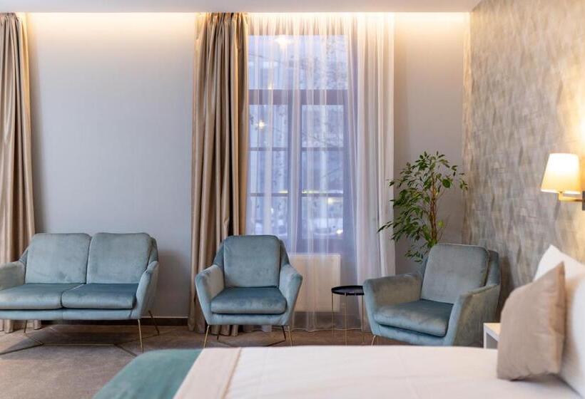 דירת חדר דלוקס, Joyme