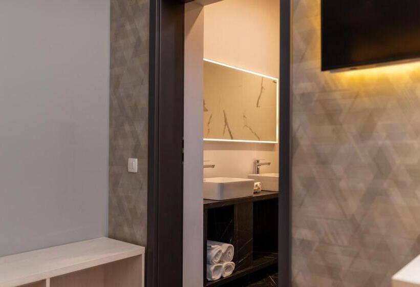 דירת חדר דלוקס, Joyme