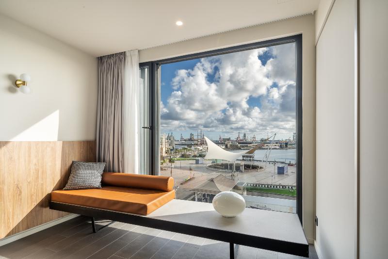 اتاق لوکس با چشم‌انداز دریا, Livvo Lumm