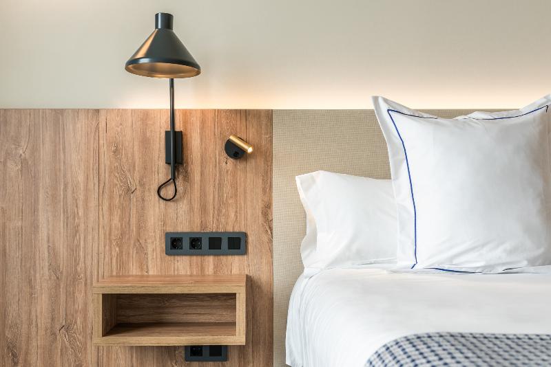 اتاق لوکس با چشم‌انداز دریا, Livvo Lumm