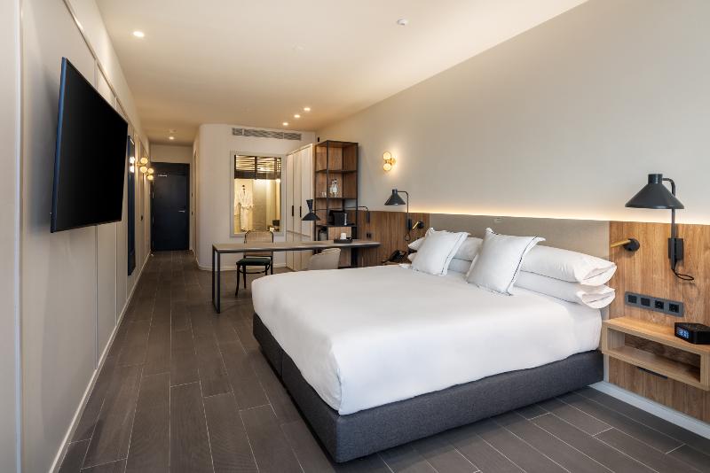 اتاق سوپریور, Livvo Lumm