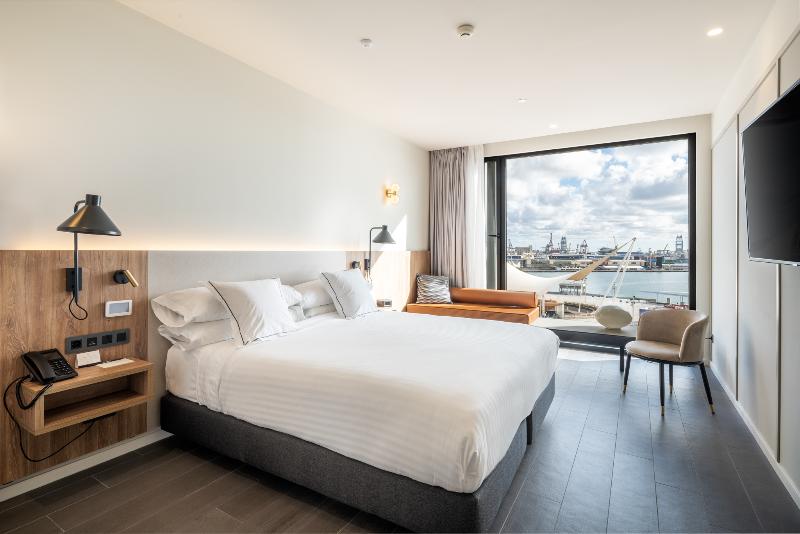 اتاق لوکس با چشم‌انداز دریا, Livvo Lumm