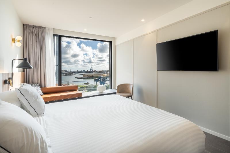 اتاق لوکس با چشم‌انداز دریا, Livvo Lumm