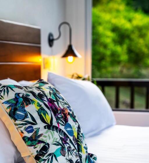 プールビュースタンダードルーム, Nana