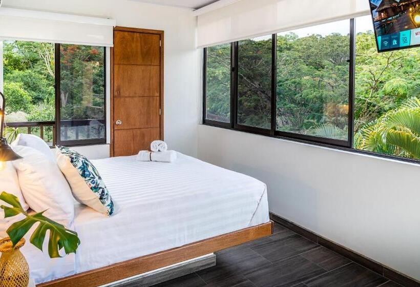 プールビュースタンダードルーム, Nana