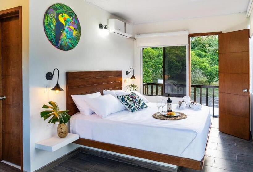 プールビュースタンダードルーム, Nana