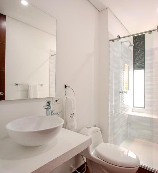 スーペリアの４人部屋, Nana