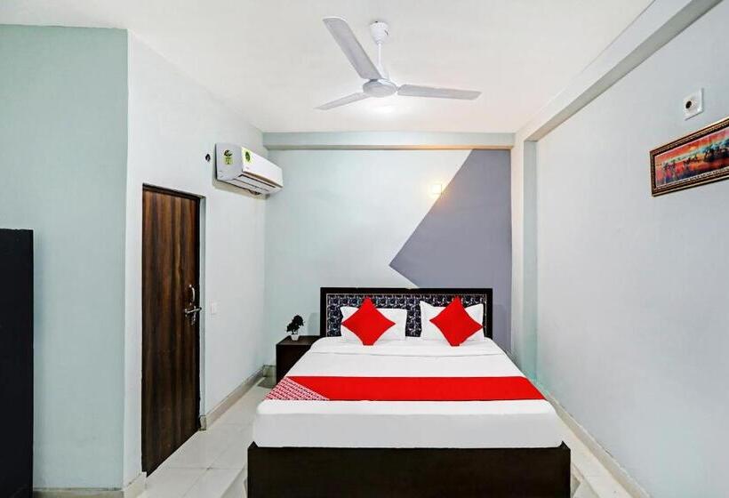 Classic Kolmen Hengen Huone, Oyo 81244 Forty Three Mainvue