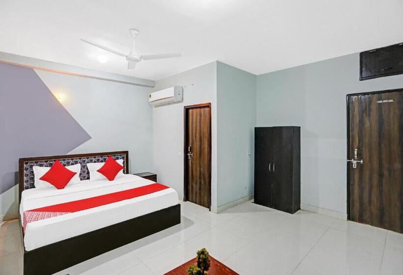 Classic Kolmen Hengen Huone, Oyo 81244 Forty Three Mainvue