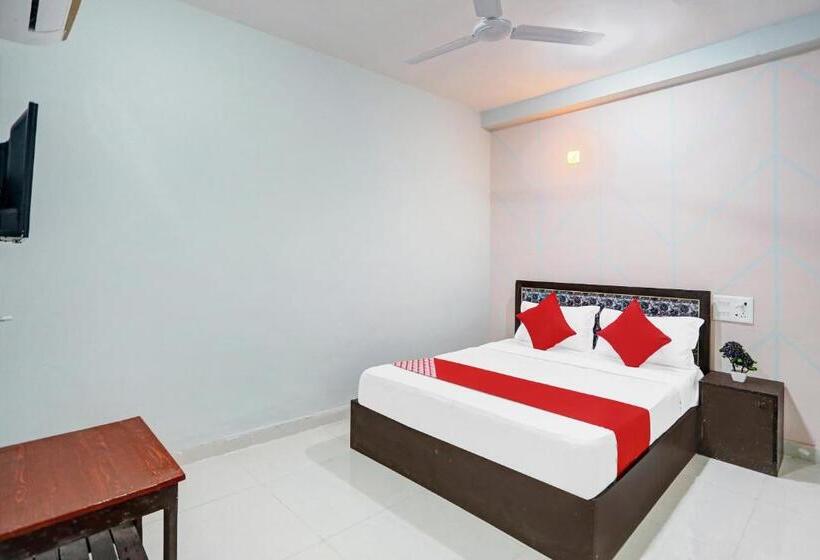 Habitació Triple Clàssica, Oyo 81244 Forty Three Mainvue