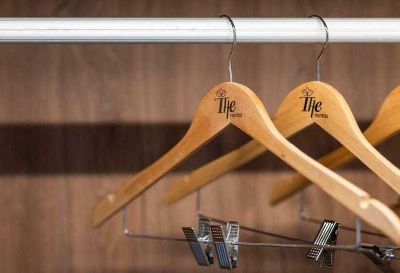 اتاق لوکس با چشم‌انداز دریا, Livvo Lumm