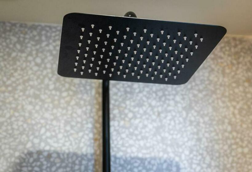 اتاق لوکس با چشم‌انداز دریا, Livvo Lumm