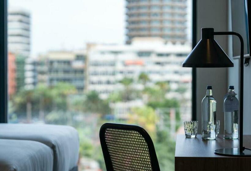 اتاق سوپریور, Livvo Lumm